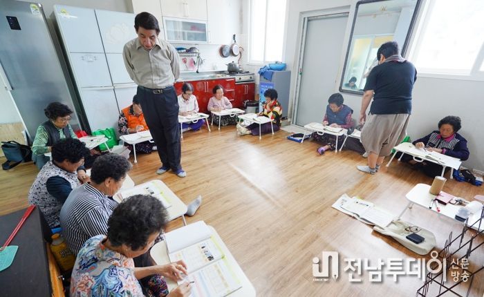 “한글 고마워요, 글자를 배우니 온 세상이 다 재미져요”