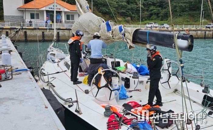 전남 완도해역 초도 해상 엔진고장 요트 발생..승선원 안전 확보