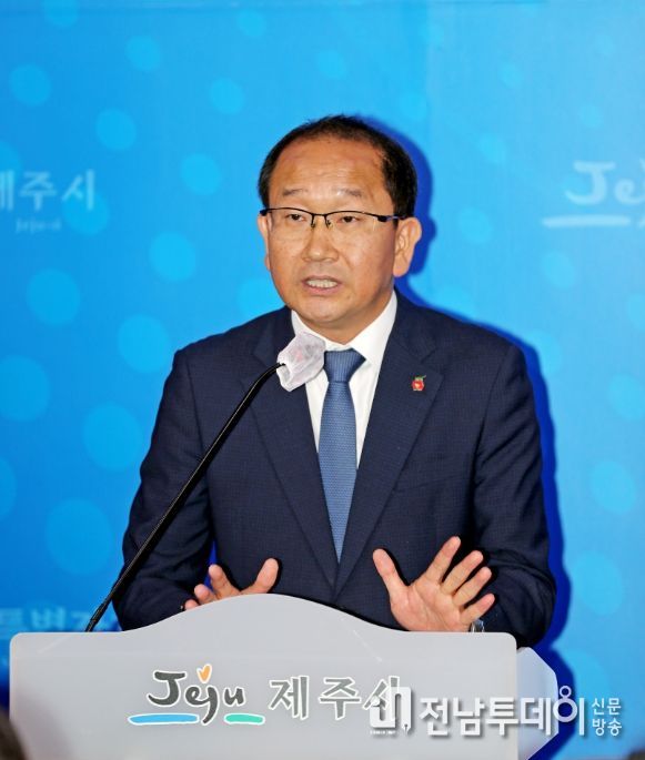 들불축제 관련 언론 브리핑하는 강병삼 제주시장