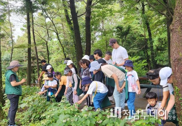사계절 가을 숲 학교