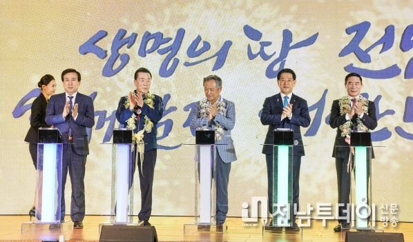 제104회 전국체전 선수 대표단 환영행사가 열려 박홍률 목포시장이 격려에 나섰다.