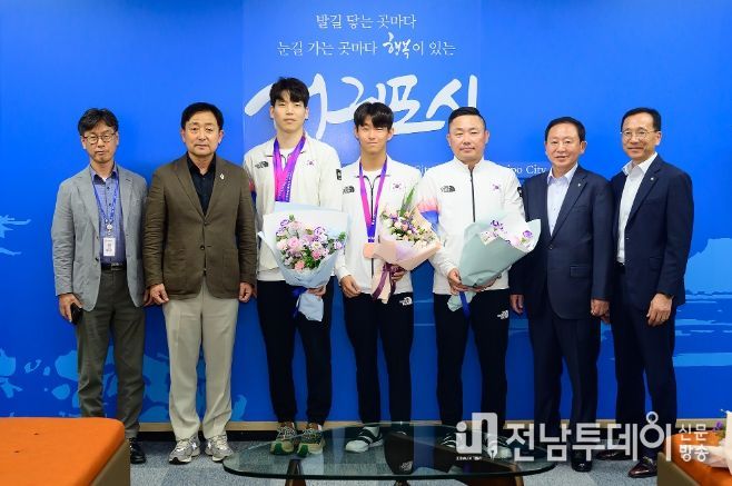 항저우 아시안게임의 주역 서귀포시청 소속 수영선수단 격려