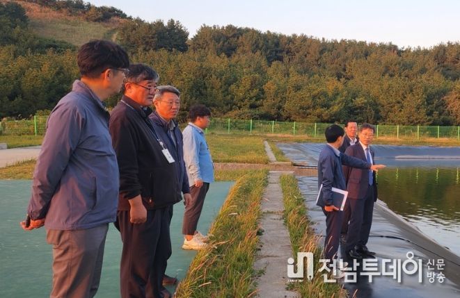 우도면 현안 사항 점검하는 안우진 제주시 부시장