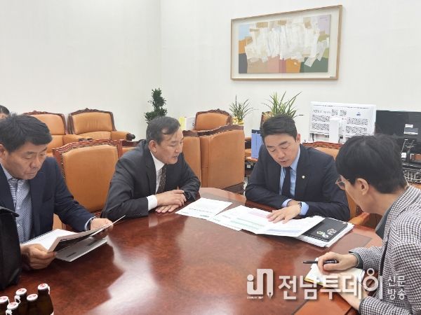 이병노 담양군수가 지역 현안 해결을 위한 사업의 필요성을 설명하고 있다.