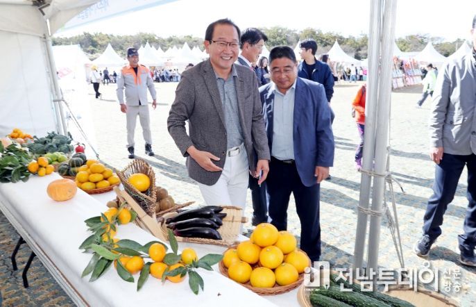 강병삼 제주시장, 2023 애월읍 농수축박람회 참석