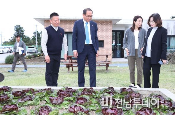 강병삼 제주시장, 동백 주간활동센터 방문