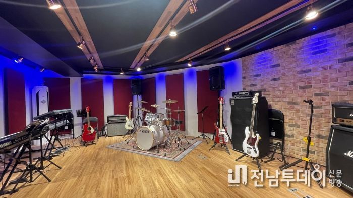 엠파이어 합주실