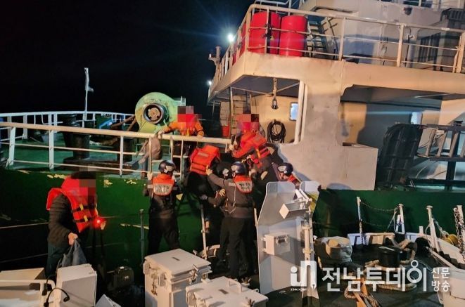 완도해양경찰서, '전남 완도해역, 선박 전복 사고 발생'