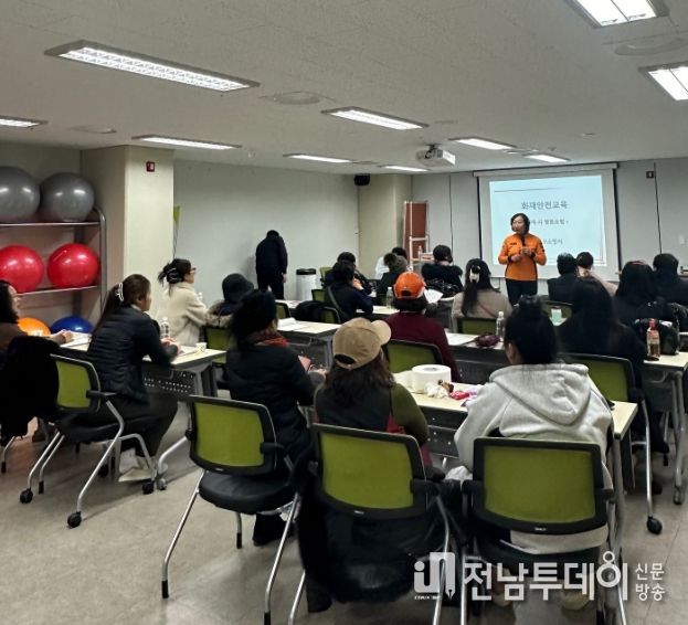 목포시 보건소가 지역 내 신규 노래연습장업자를 대상으로 위생·안전 교육을 진행했다.