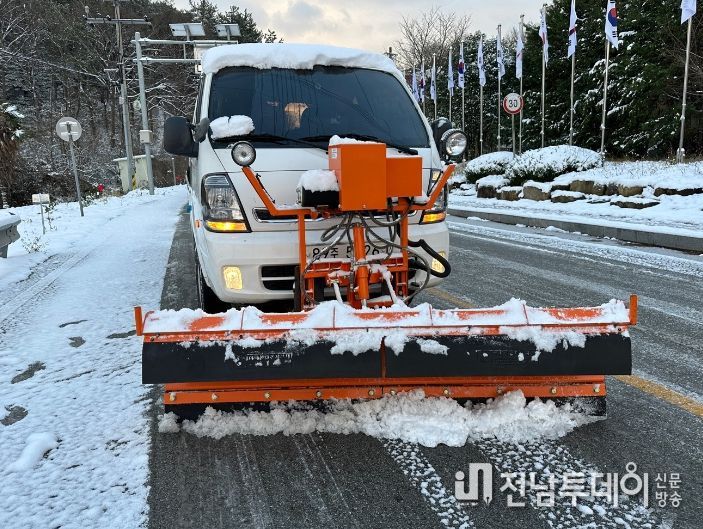 해남군,“출근길 조심하세요”골목골목 제설‘구슬땀’