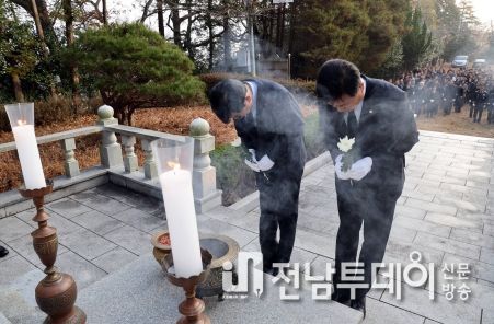 김성 장흥군수, 2024년 새해 충혼탑 참배