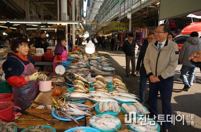 강병삼 제주시장, 제주시민속오일시장 신년맞이 민생현장 방문