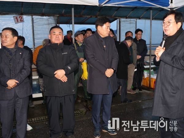 “풍어와 안전 기원“ 장흥수협 새해 첫 위판 초매식