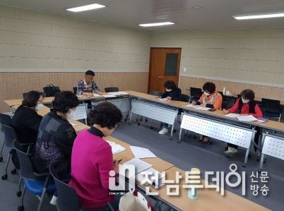 목포시립도서관이 함께읽는 독서문화 조성을 위해 독서동아리 운영 지원에 나선다.