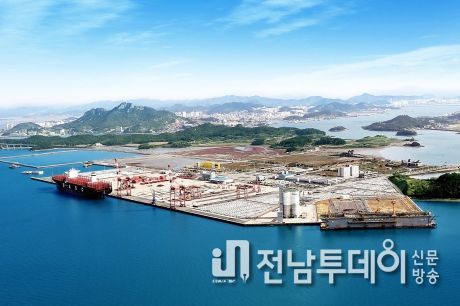 목포시가 신항에 국내 최고 수준의 해상풍력 지원인프라를 구축하기 위해 전력을 다한다. / 목포 신항 전경 / 목포시 제공