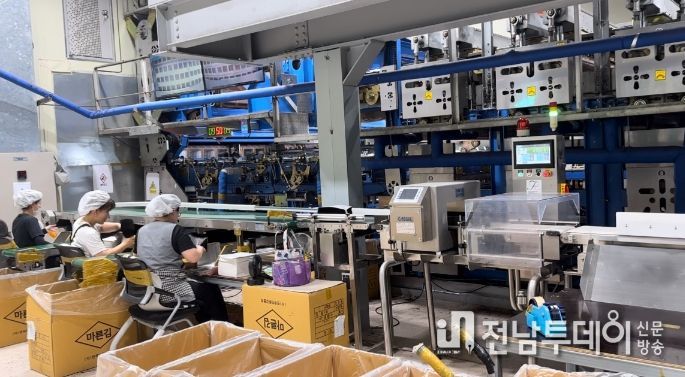 목포시가 지난해 김 수출액 역대 최고이자 전남 1위 실적을 달성했다./ 대양산단 내 김가공 공장 모습 / 목포시 제공