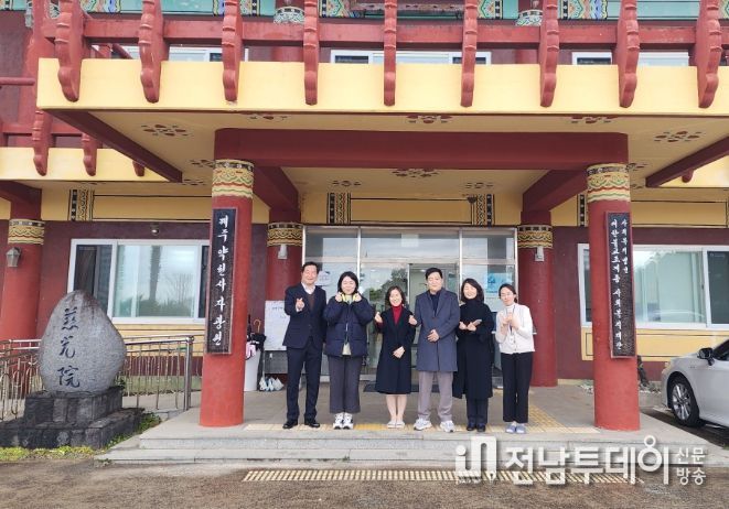 공보실 – 출입기자단 이웃돕기 성금 기탁