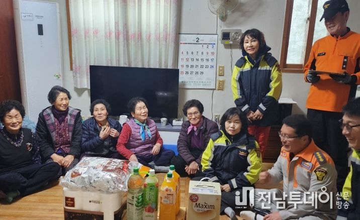 장흥소방서, 장흥읍 남녀의용소방대 설맞이 경로당 위문품 전달