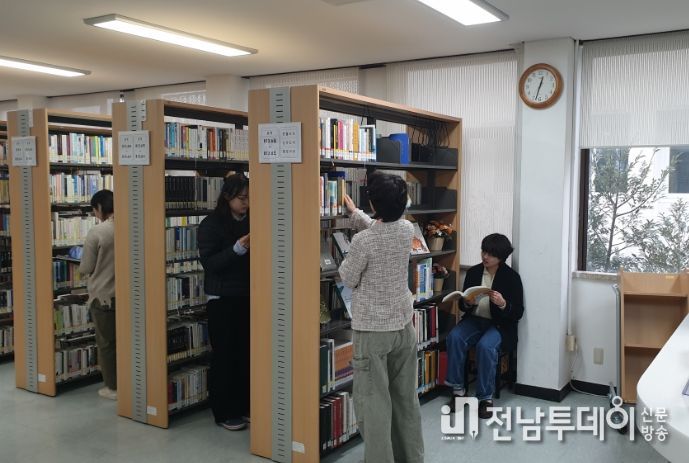 종합자료센터(북카페)