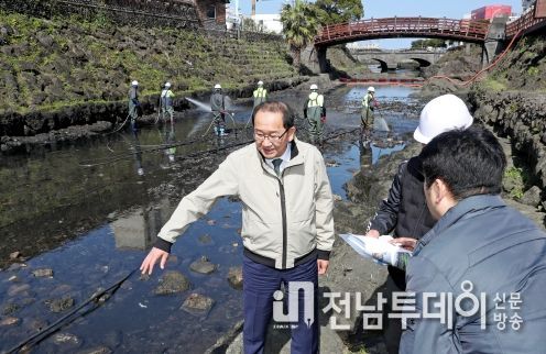 강병삼 제주시장, 산지천 일원 준설공사 현장 점검