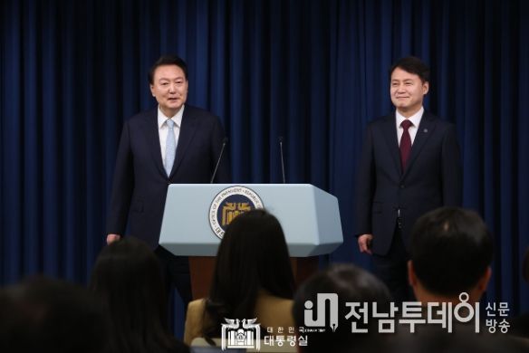 신임 민정수석비서관 임명