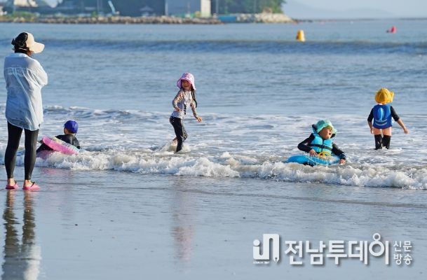 26~28일 해남 땅끝마을 송호해수욕장에서 열린 송호해변축제를 찾은 피서객들의 모습