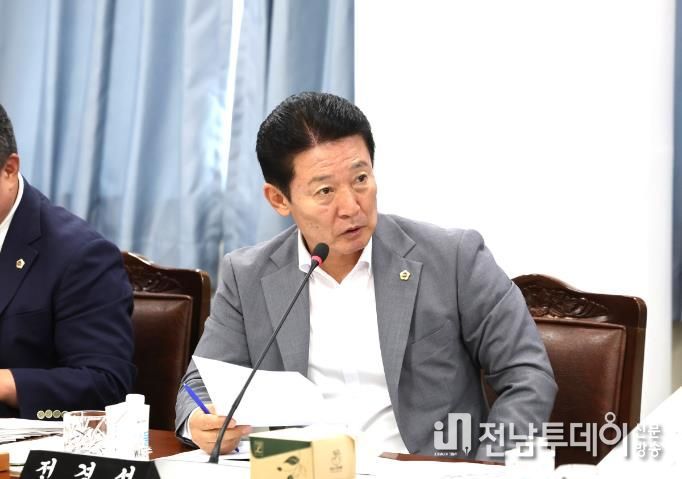 전라남도의회 전경선 도의원, 전남도 의대 설립 방식 변경에 대한 투명성 부족 지적