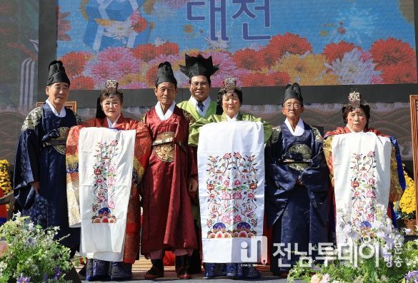 부부 세쌍(김달주·백정자, 문영수·김진옥, 김근수·정연심)
