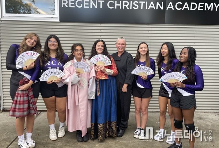 전남 학생들이 전남교육청의 글로벌 학생캠프에 참여해 미국과 캐나다에서 교류 활동을 펼치고 있다.