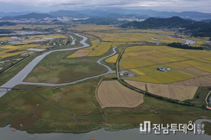 동천하구 습지복원으로 순천만을 도심까지 연결