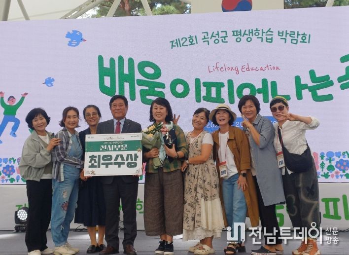 프랑스자수팀 전시부분 최우수상 단체사진