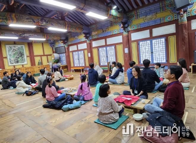 다산청렴연수원에서 다산 가족캠프 입교식을 진행하고 있다.