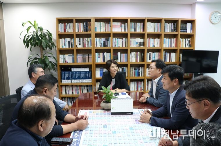 내려받기250925 안전건설소방위원회 국회 지도부 만나 지역 현안 건의 신정훈 위원장면담