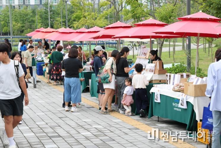 지난 29일 오룡 신도시에서 열린 무안로컬푸드 직거래장터