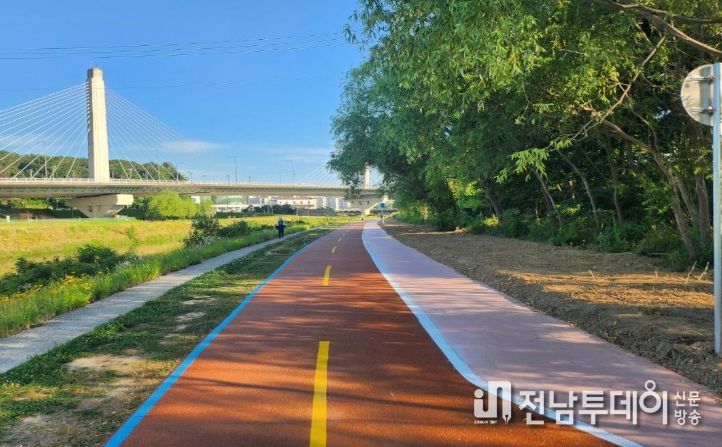 광산구가 풍영정천 하남교부터 영산강 합류점까지 1.9km 자전거도로의 사고 위험을 개선하는 사업을 완료했다.