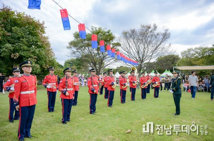 낙안군수를 환영하는 군악대 모습