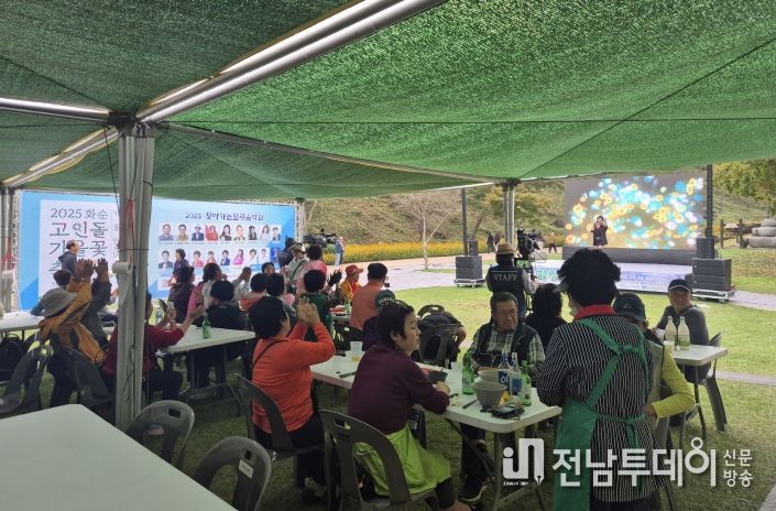 10월 19일(일) 춘양면 잔디광장 무대에서 열린 찾아가는 힐링음악회