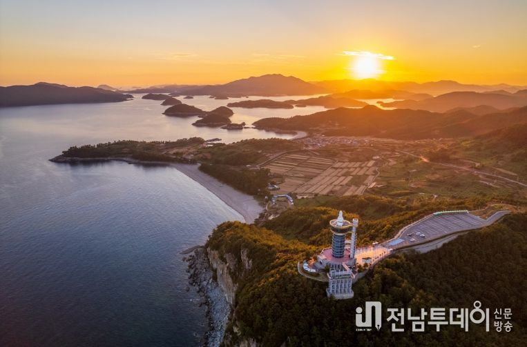 고흥군, 제1회 전라남도 명품관광지 디카시 작품 전시 개최 (1) - 우주발사전망대 전경