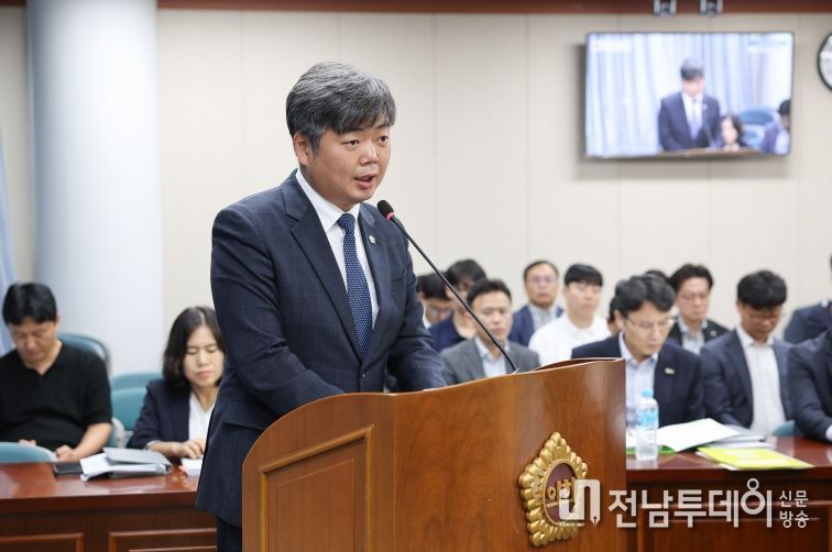 제안설명 중인 박원종 전남도의원