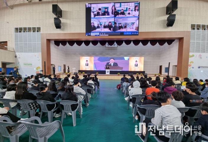 김정희 전남도의회 교육위원장, ‘2025. 광양 Sunshine Edu-on 축제’서 광양 학생들에게 응원 메시지