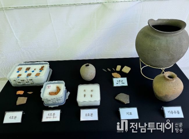 지난 5일 신학동고분군 발굴 현장에서 이뤄진 현장보고회