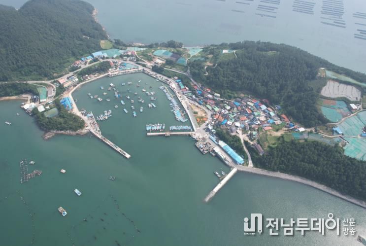 완도군, 어촌 신활력 사업 선정 100억 확보(사진은 사업 대상지인 금일 일정리 전경).
