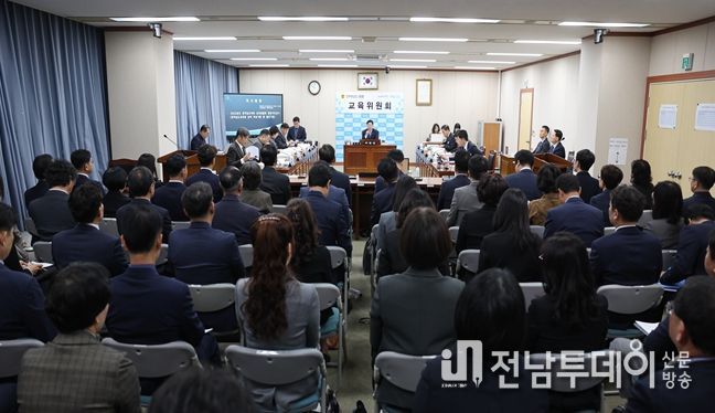김정희 전남도의회 교육위원장 전남교육청 행정사무감사 질의