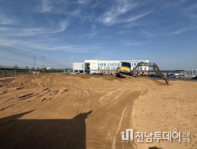 고흥군, 스마트팜혁신밸리 일원 ‘생활환경숲’ 조성 본격 추진 (1) - 생활환경숲 조성사업 공사 진행중 모습.