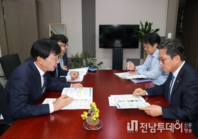 국회 찾아 지역 현안사업 건의