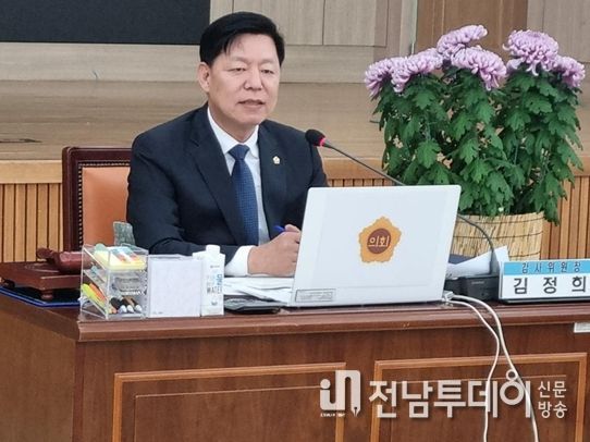 김정희 전남도의회 교육위원장 나주교육지원청의 공유지원센터 질의 사진