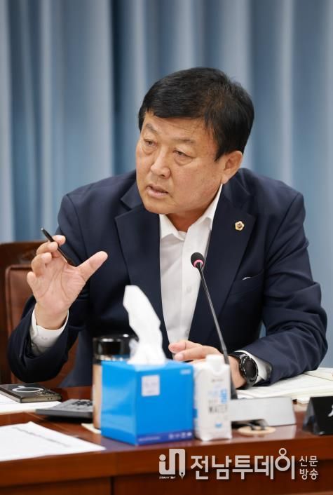 신승철 전라남도의원, “전남 바다 연 4.5만 톤 쓰레기 폭탄, ‘운반용 깡통’ 정화선 언제까지 눈 감을 텐가?”.