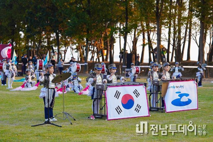 지난 7일 웅천친수공원에서 ‘제25회 여수마칭페스티벌’이 약 3,000명의 시민과 관광객이 참여한 가운데 성황리에 개최됐다.