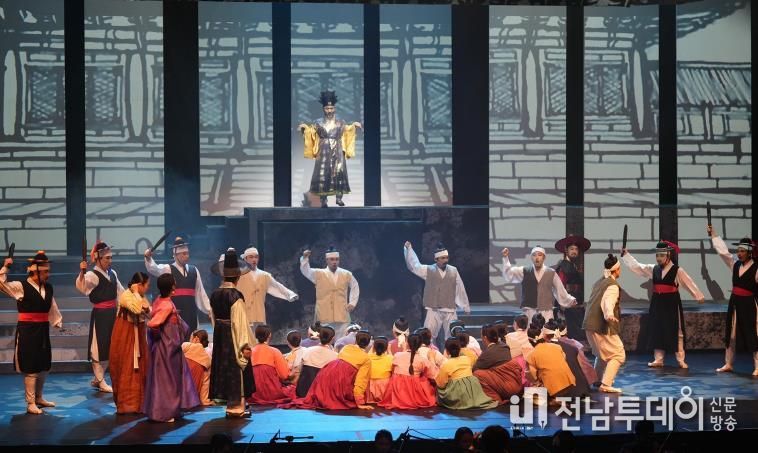 나주시가 광주‧전남 최초로 추진한 ‘2025년 예술인 활력소득’ 지급을 완료했다. 사진은 지역 문화예술 공연 모습.