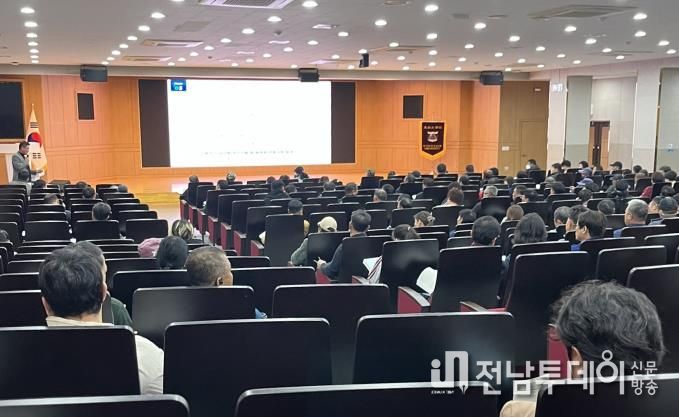 나주시는 지난 13일 동신대학교 중앙도서관 1층 동강홀에서 농촌 인력 부족 문제 해결과 안정적인 영농 활동 지원을 위해 ‘2026년 외국인 계절근로자 고용 농가 교육’을 실시했다.